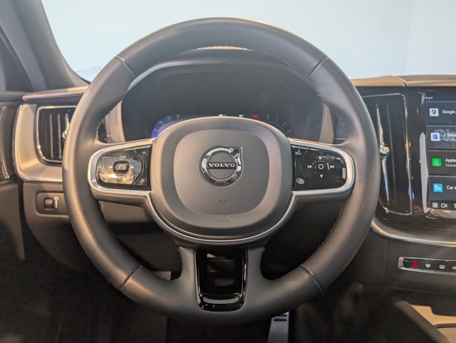 2022 Volvo XC60 R-Design photo 15