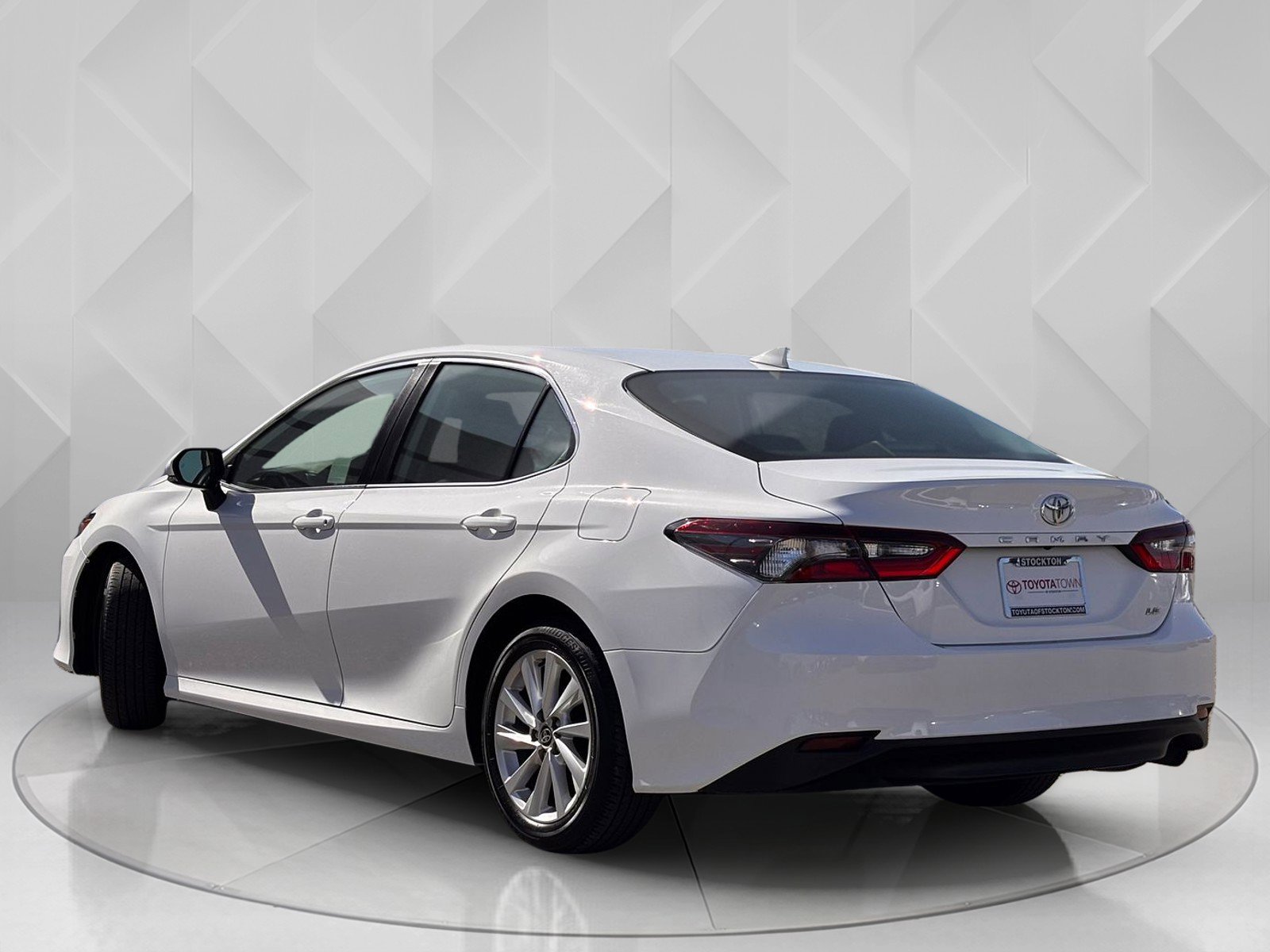 2023 Toyota Camry LE photo 3