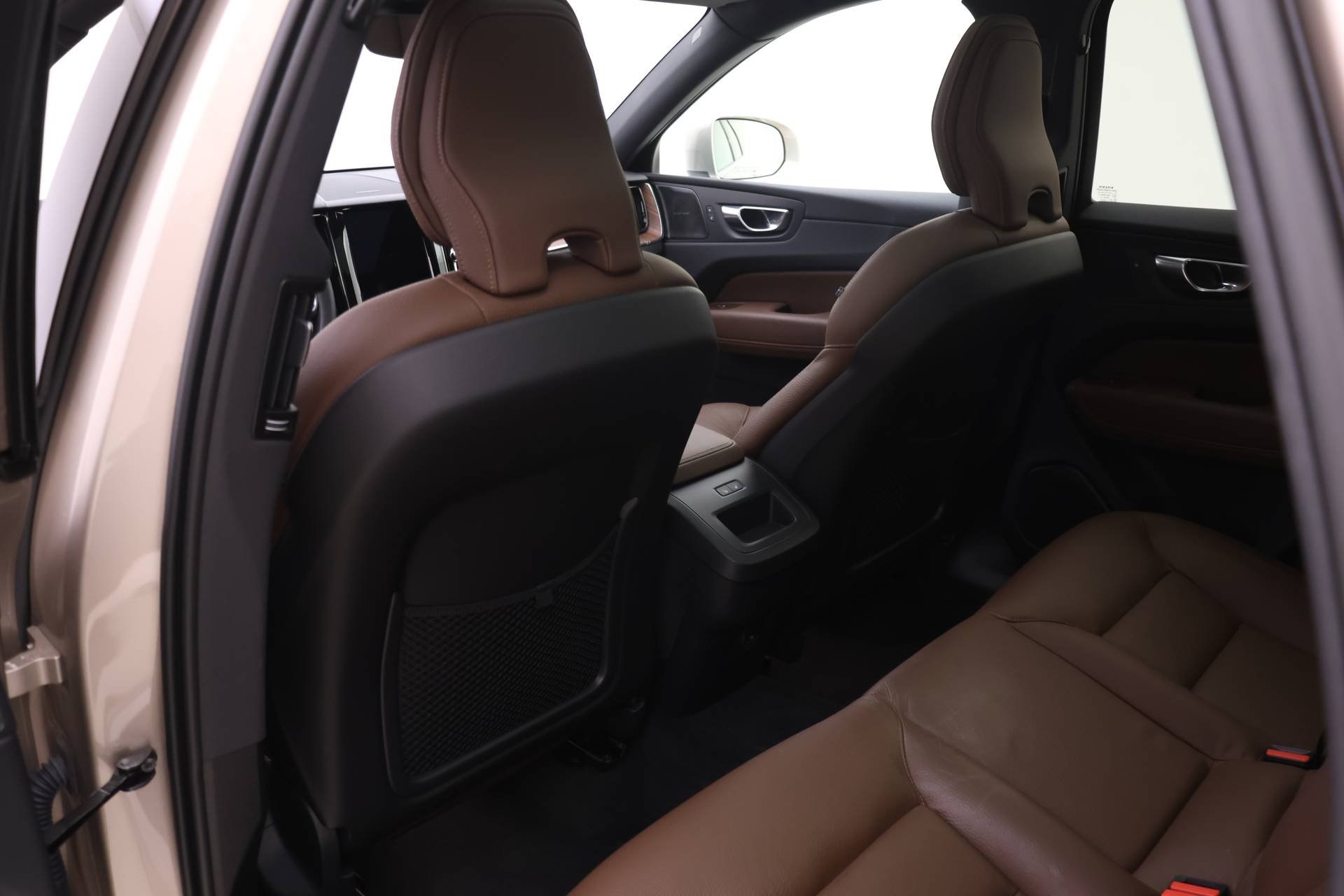2023 Volvo XC60 B5 Plus photo 12