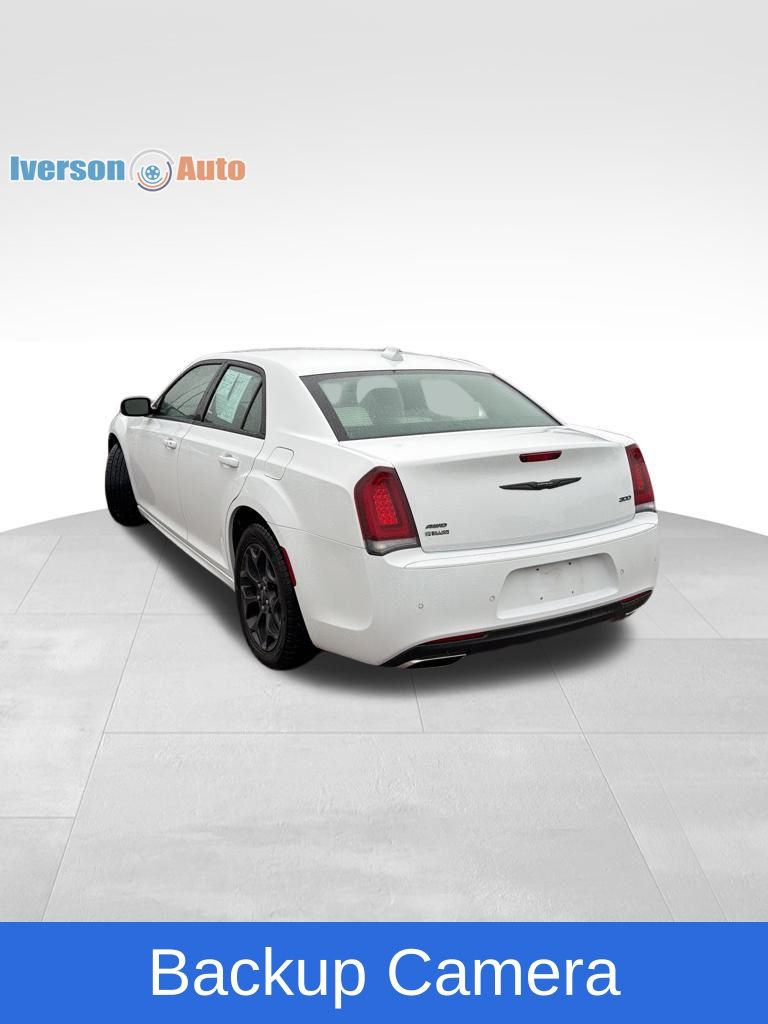 2023 Chrysler 300 Touring L photo 3