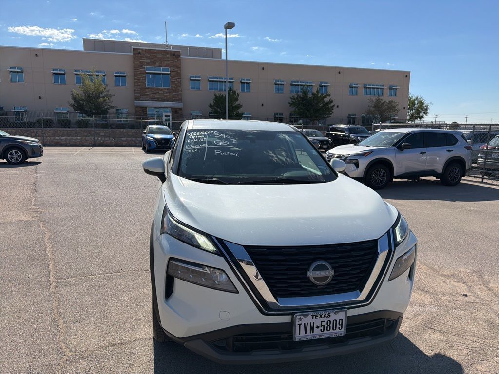 2022 Nissan Rogue SV photo 5