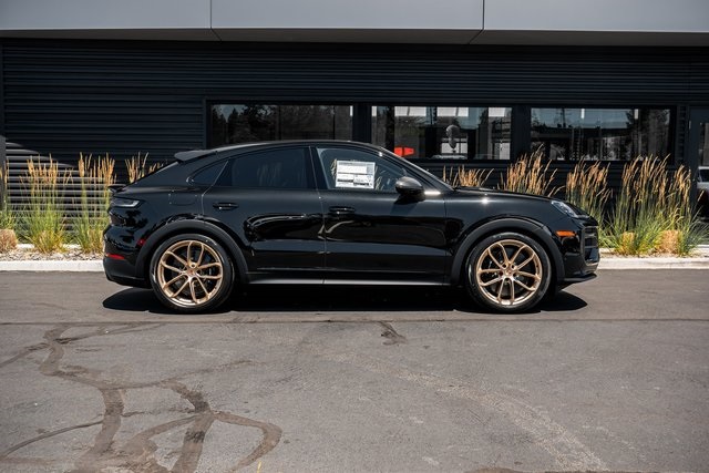 2025 Porsche Cayenne Turbo GT photo 32