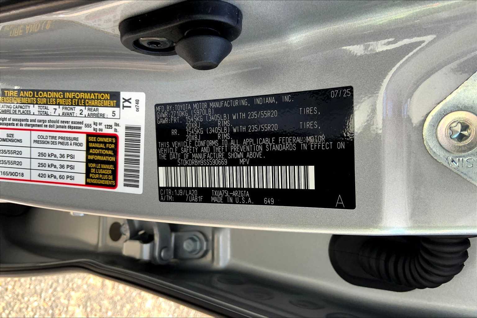 2025 Toyota Highlander Platinum photo 28