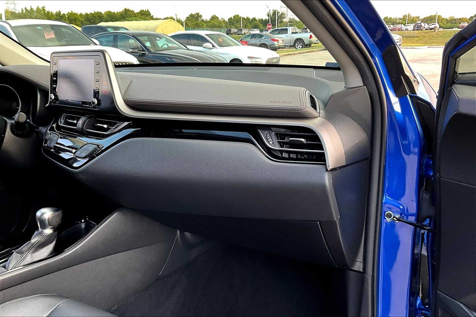 2020 Toyota C-HR Limited photo 18