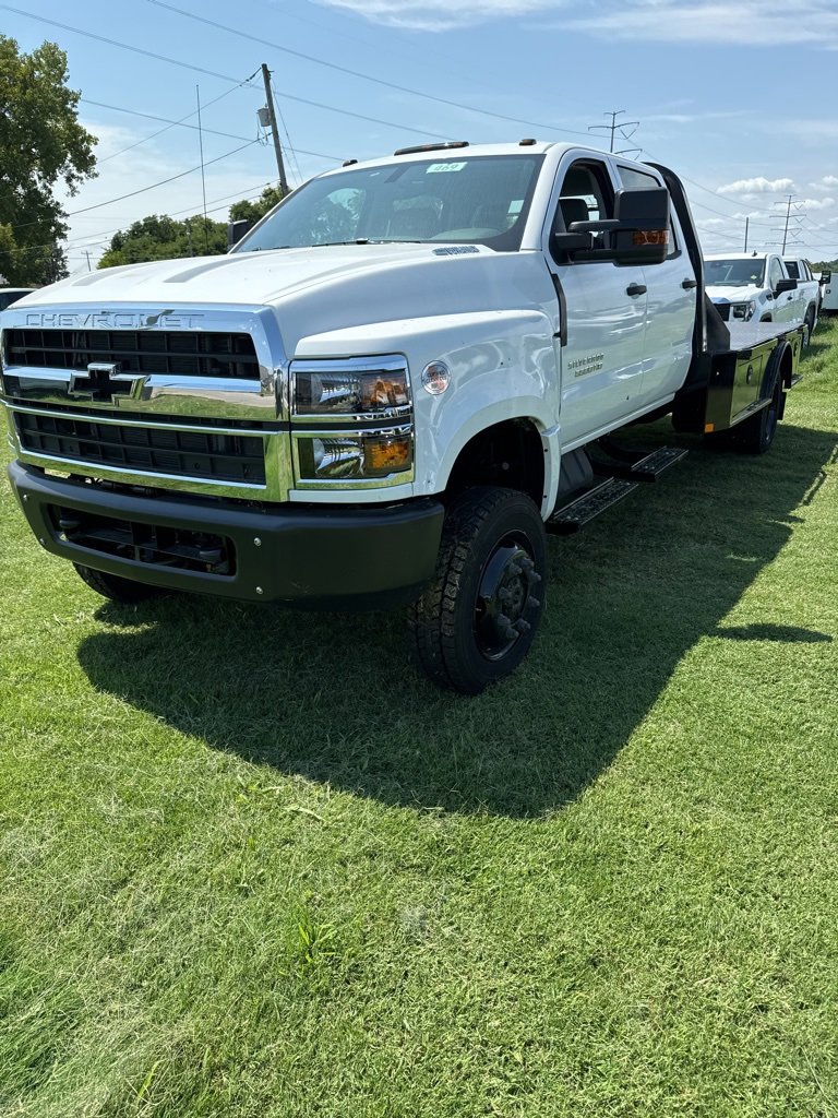 2024 Chevrolet Silverado 5500HD Work Truck photo 4