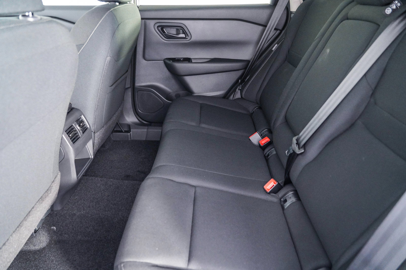 2025 Nissan Rogue S photo 16