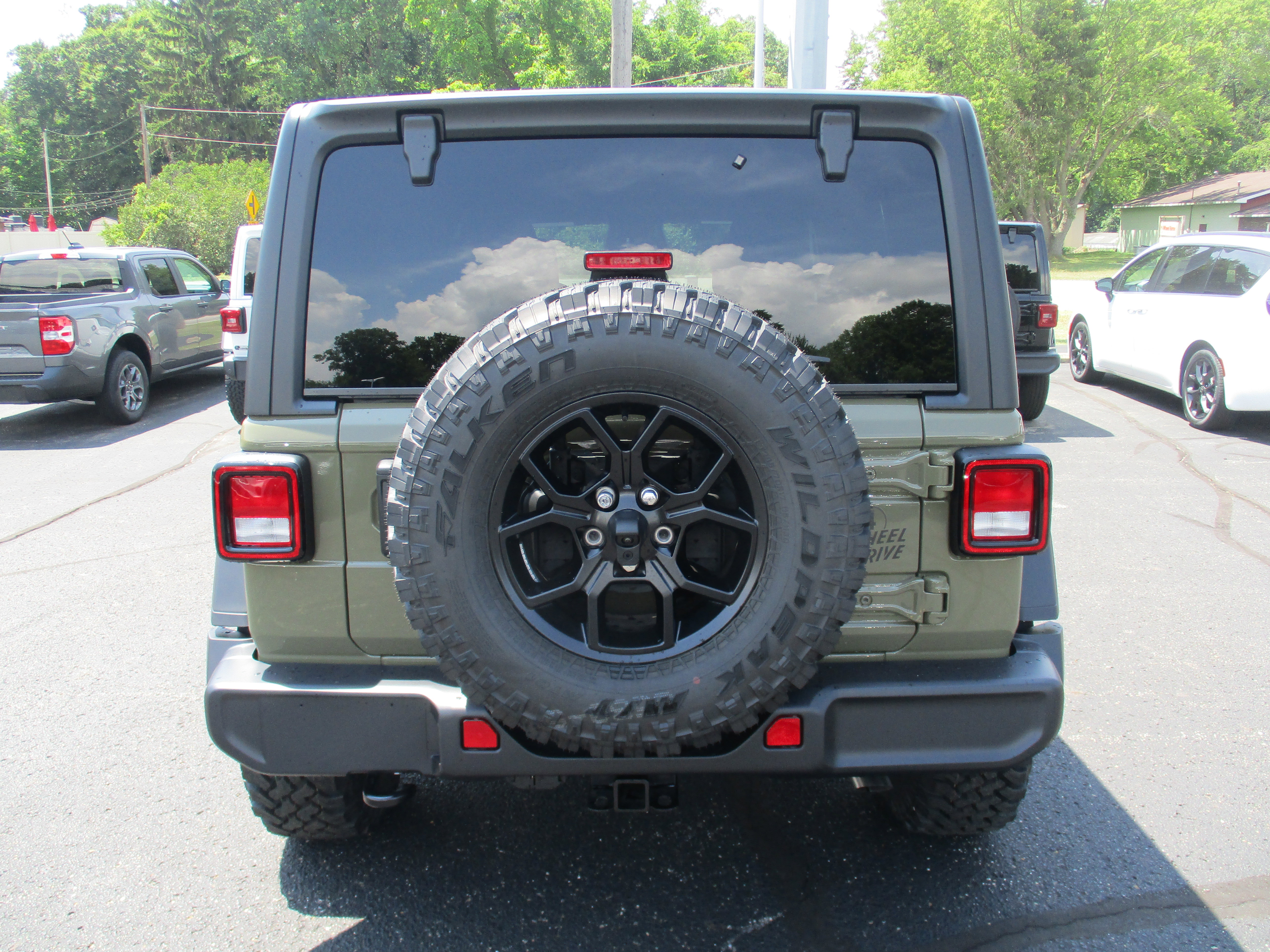 2025 Jeep Wrangler Willys photo 7