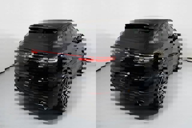 2021 Porsche Cayenne Coupe photo 2