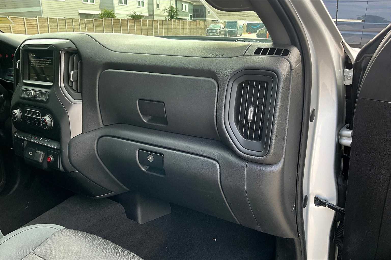 2019 Chevrolet Silverado 1500 Custom photo 13