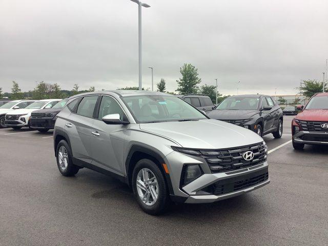 2025 Hyundai Tucson SE photo 3