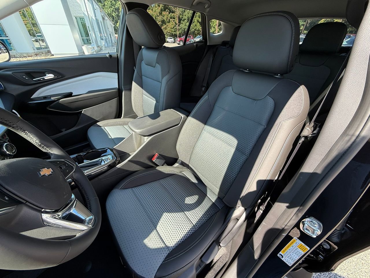 2025 Chevrolet Trax LT photo 14