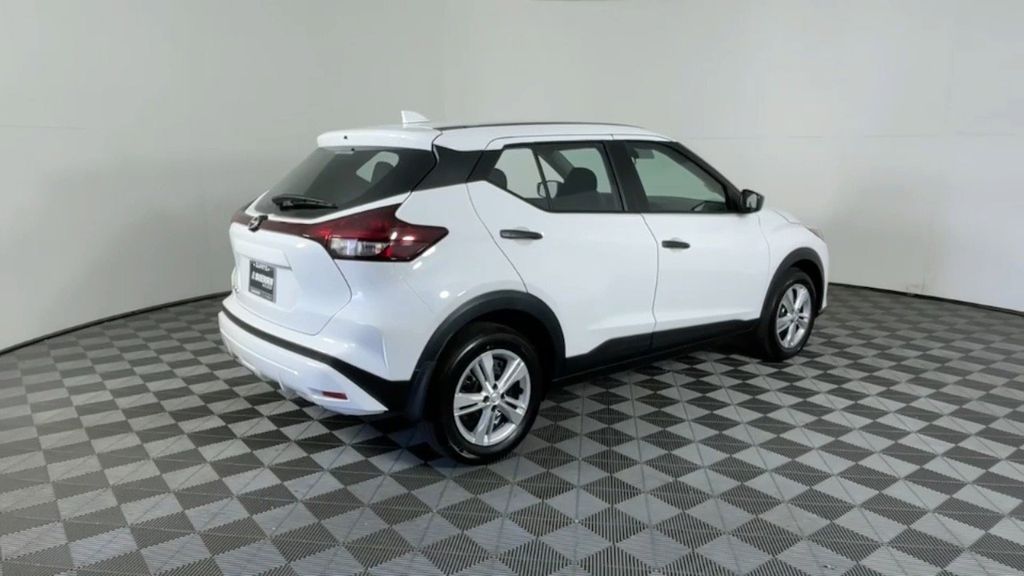 2025 Nissan Kicks Play S photo 4