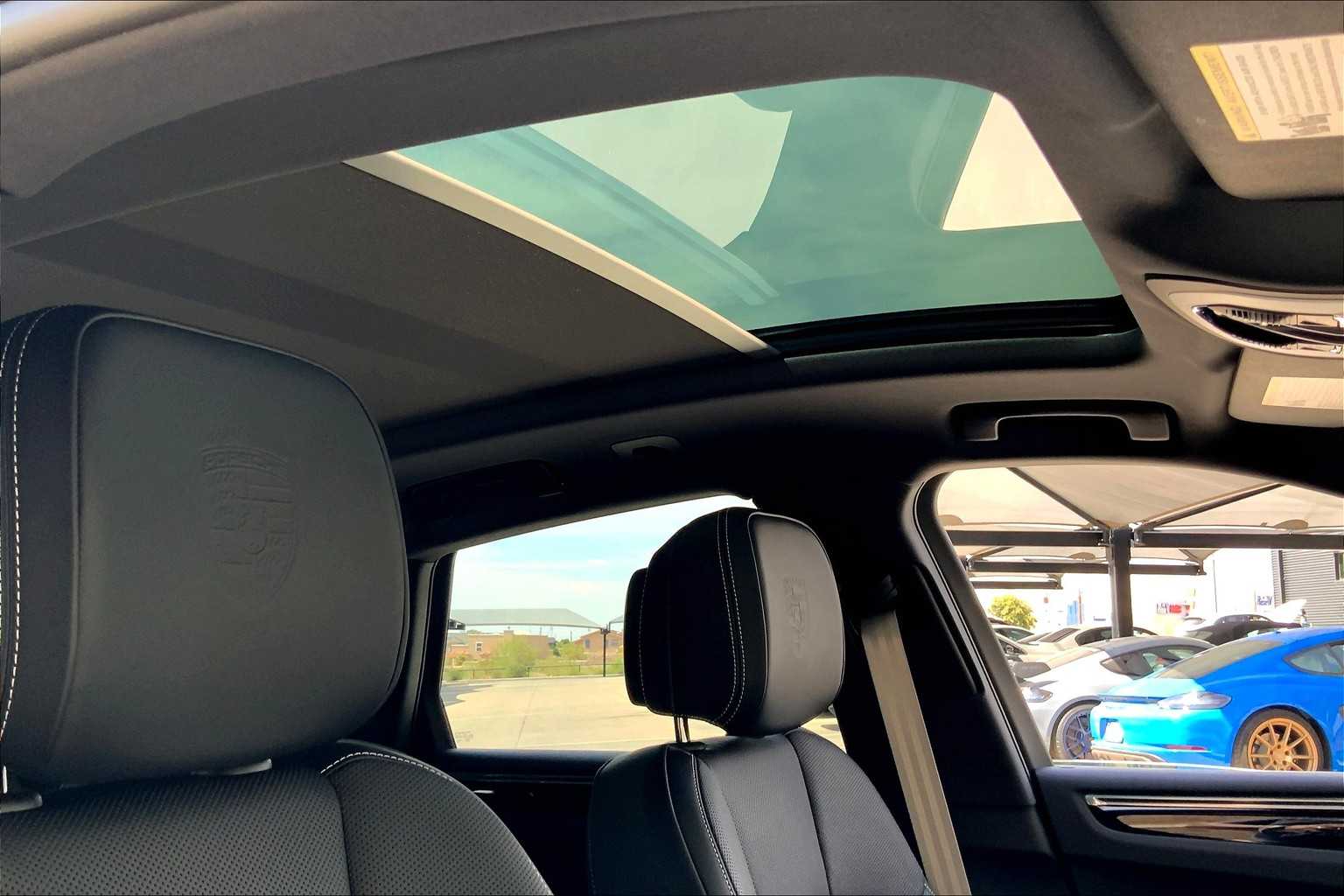 2025 Porsche Macan S photo 18