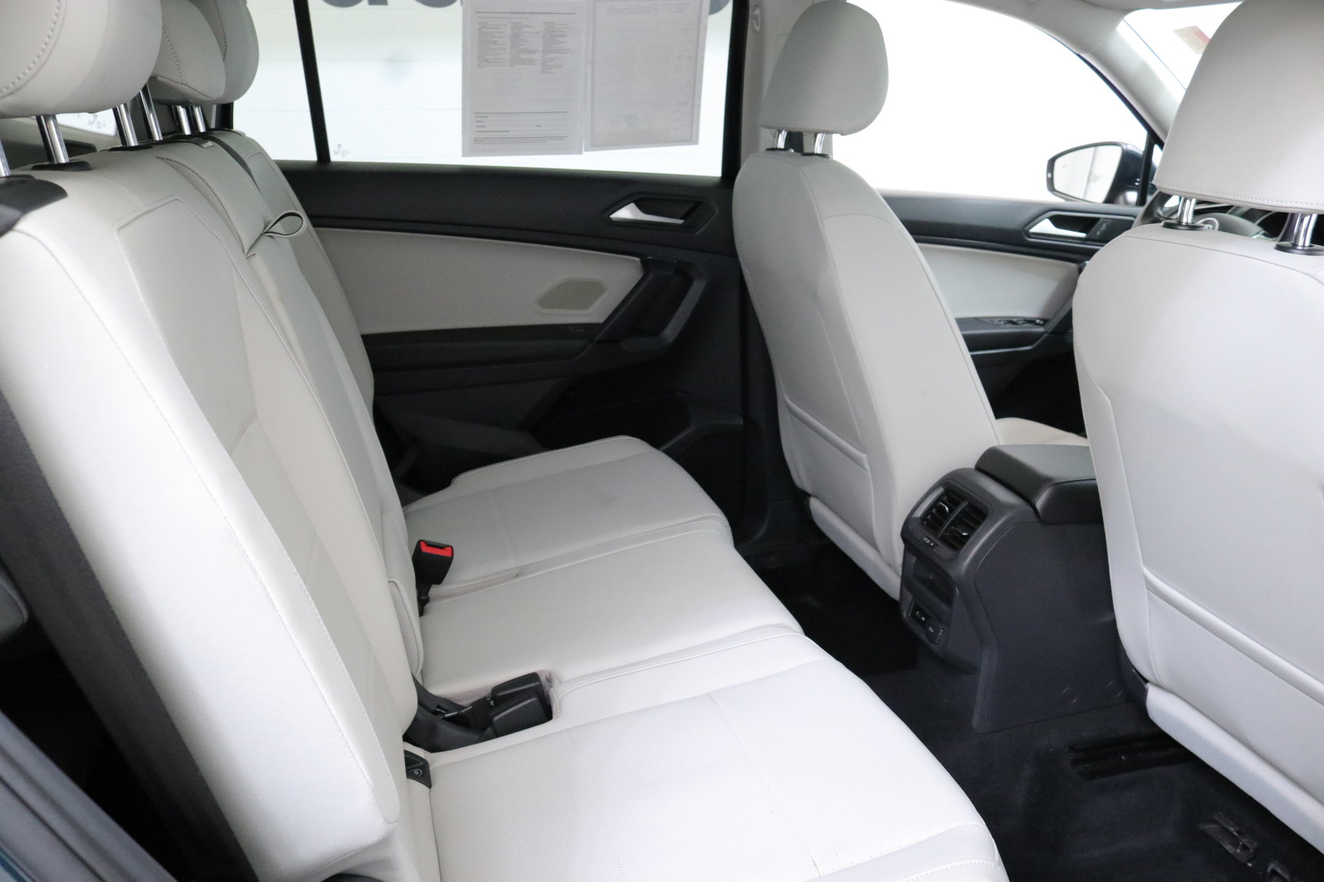 2019 Volkswagen Tiguan SEL R-Line photo 26
