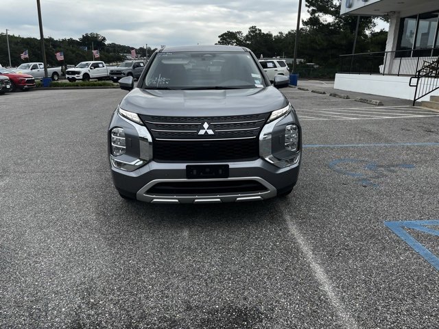 2023 Mitsubishi Outlander SE photo 2