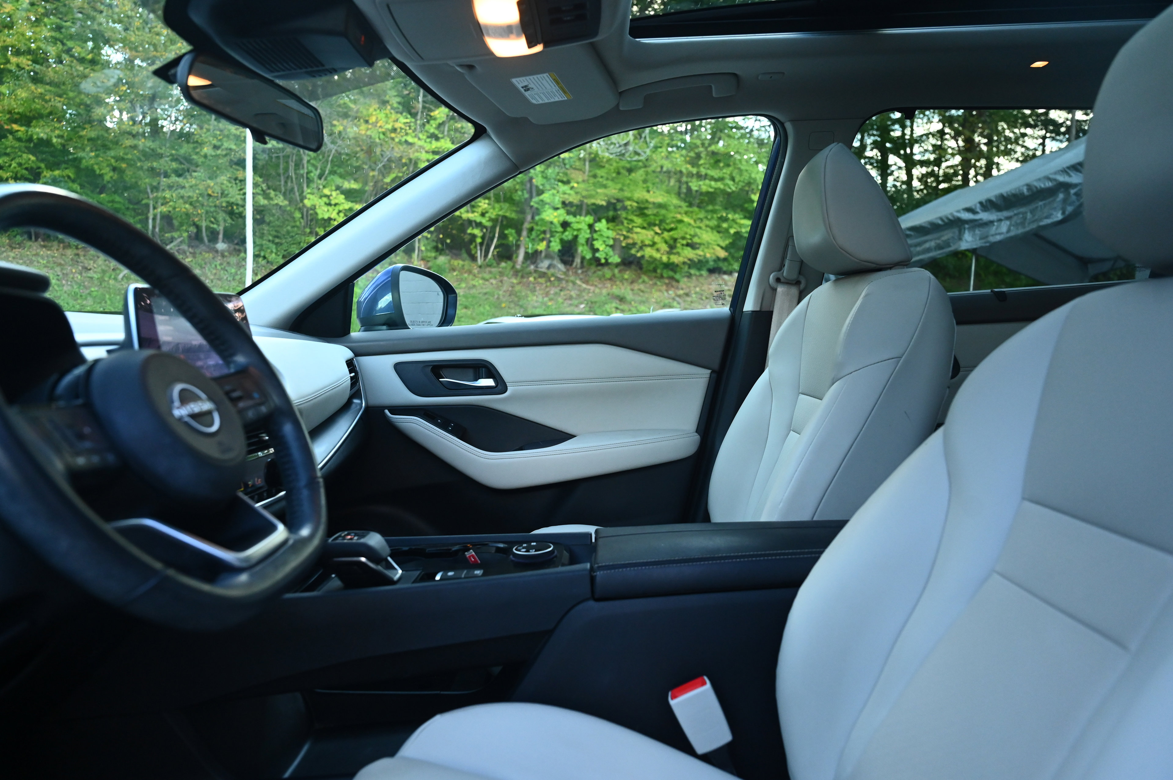 2022 Nissan Rogue SV photo 17