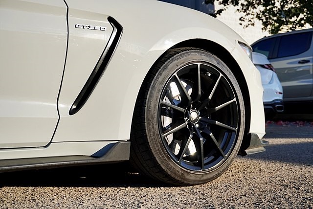 Used 2017 White Ford Shelby GT350 image 9