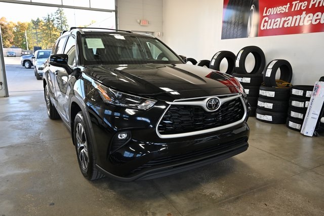 2023 Toyota Highlander XLE photo 3