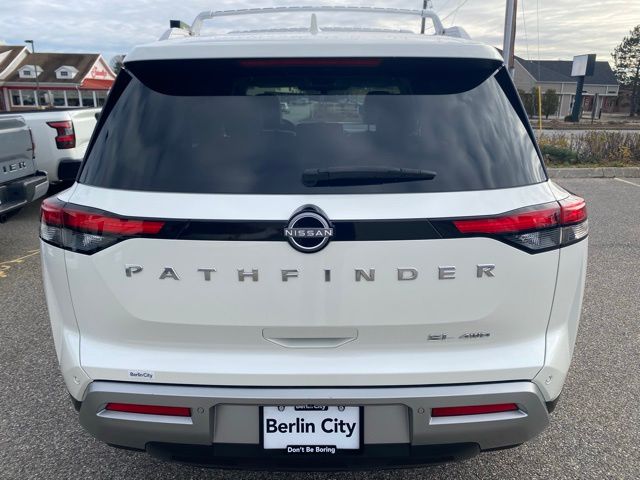 2023 Nissan Pathfinder SL photo 4