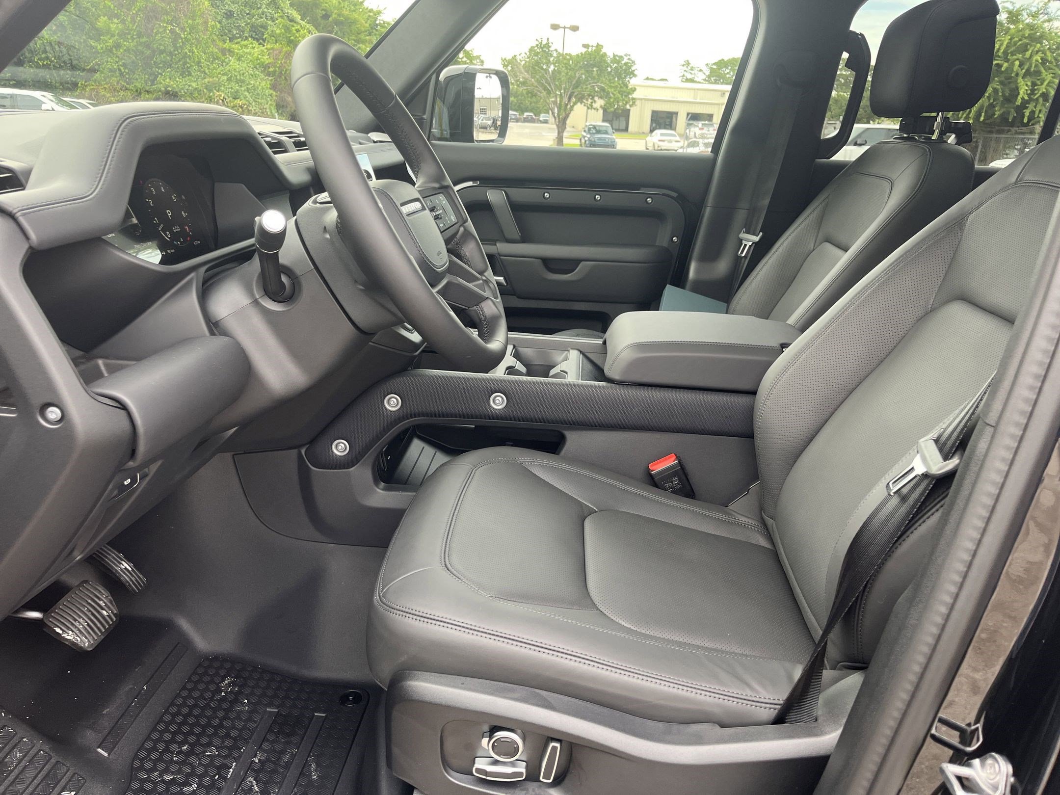 2025 Land Rover Defender 130 Outbound photo 3