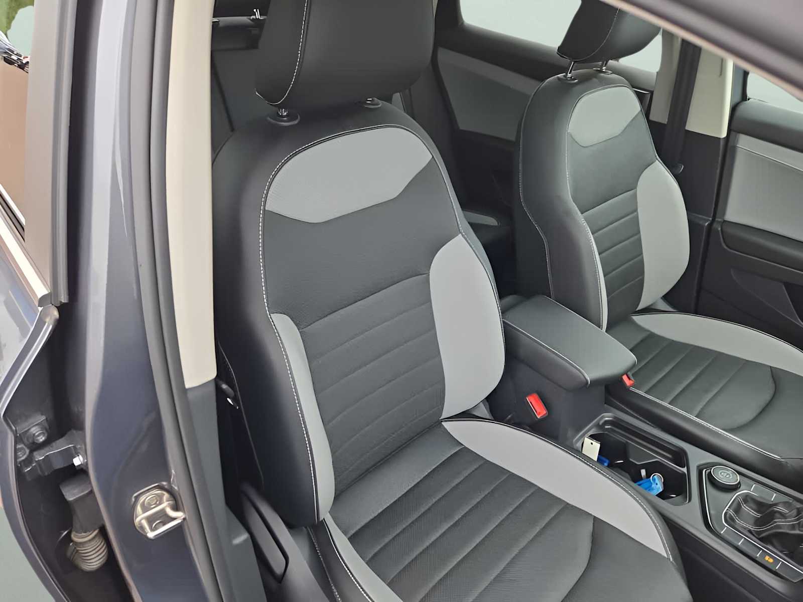 2022 Volkswagen Taos SEL photo 36
