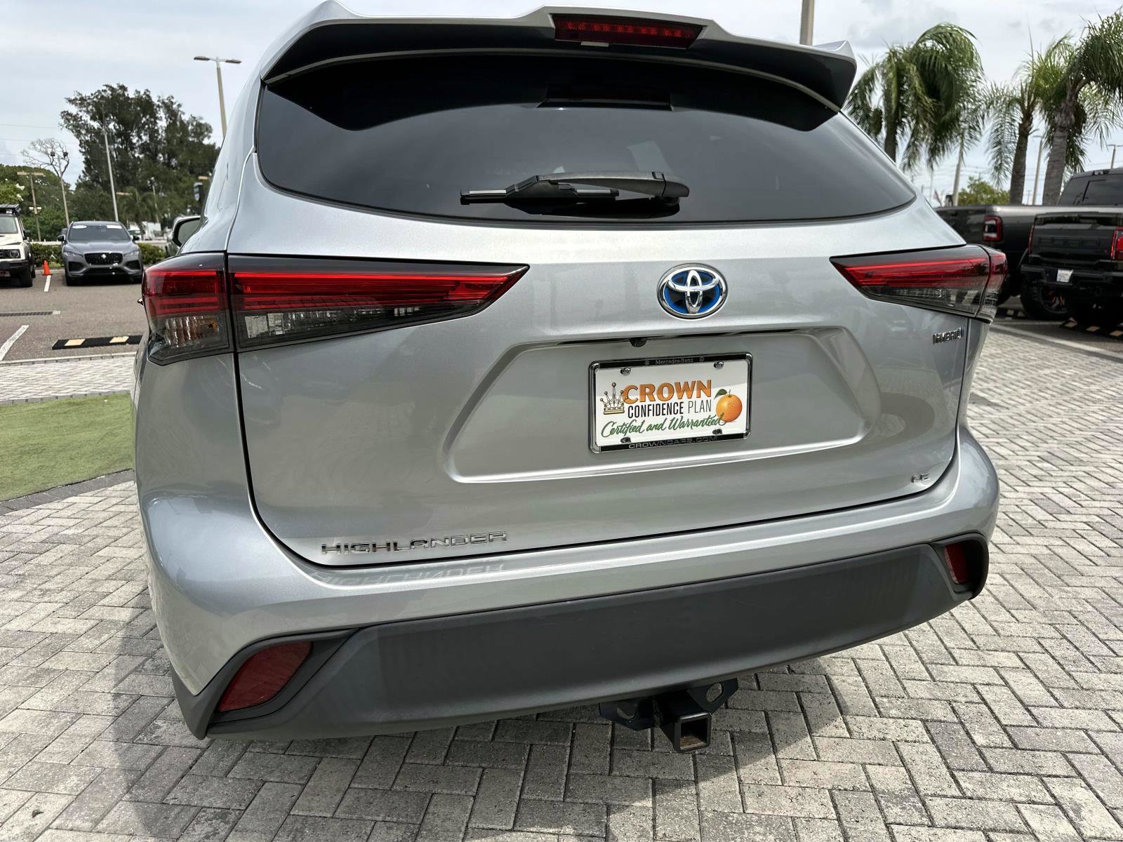 2022 Toyota Highlander LE Hybrid photo 9