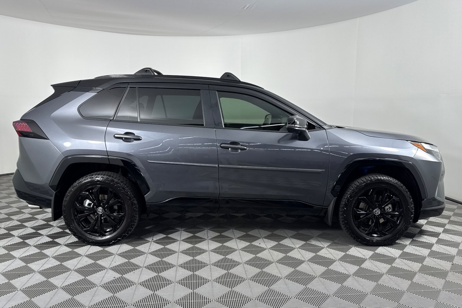 2024 Toyota RAV4 Hybrid XSE photo 3
