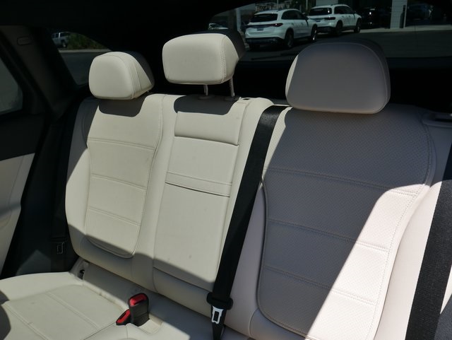 2025 Mercedes Benz GLC 300 photo 16