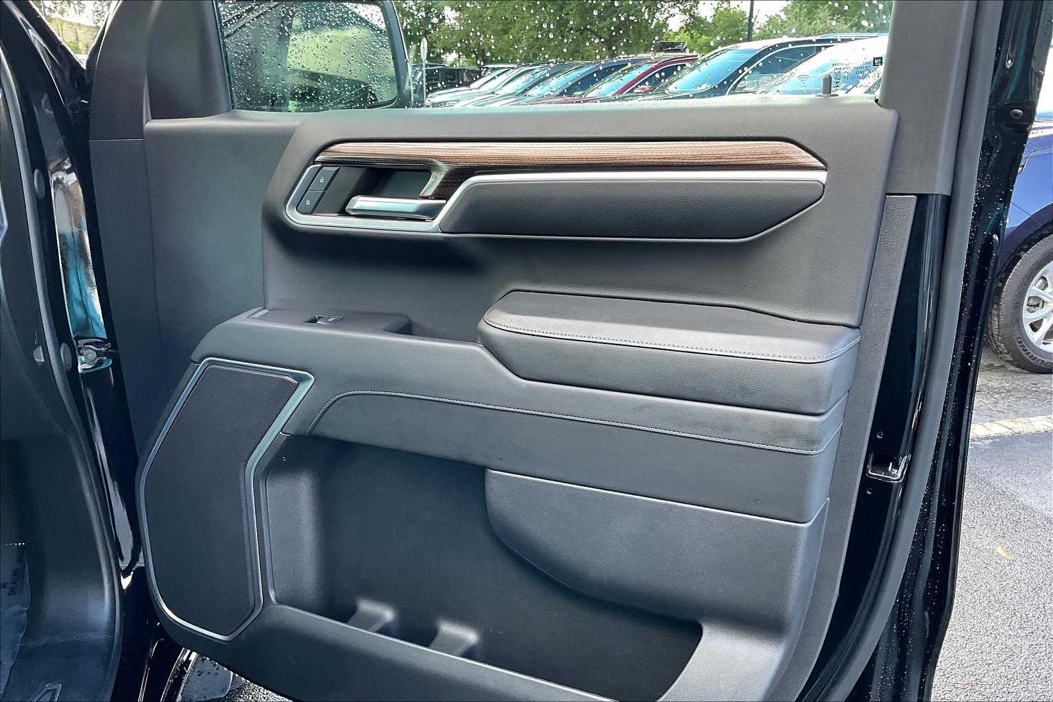 2024 Chevrolet Silverado 1500 RST photo 23