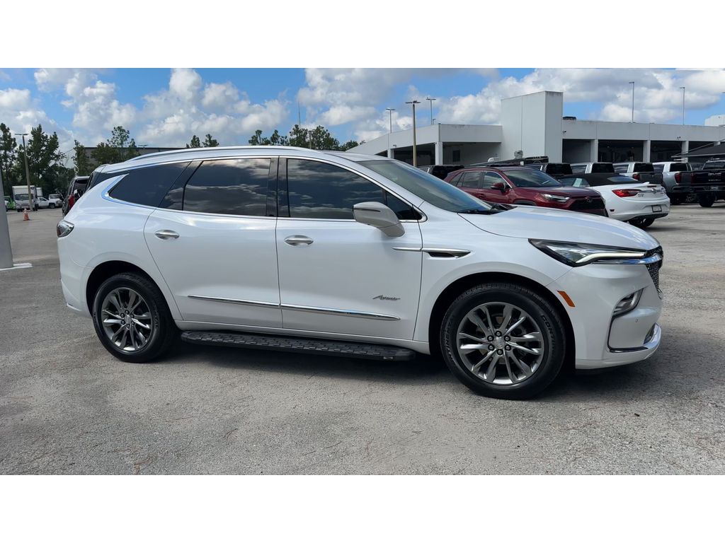 2022 Buick Enclave Avenir photo 2