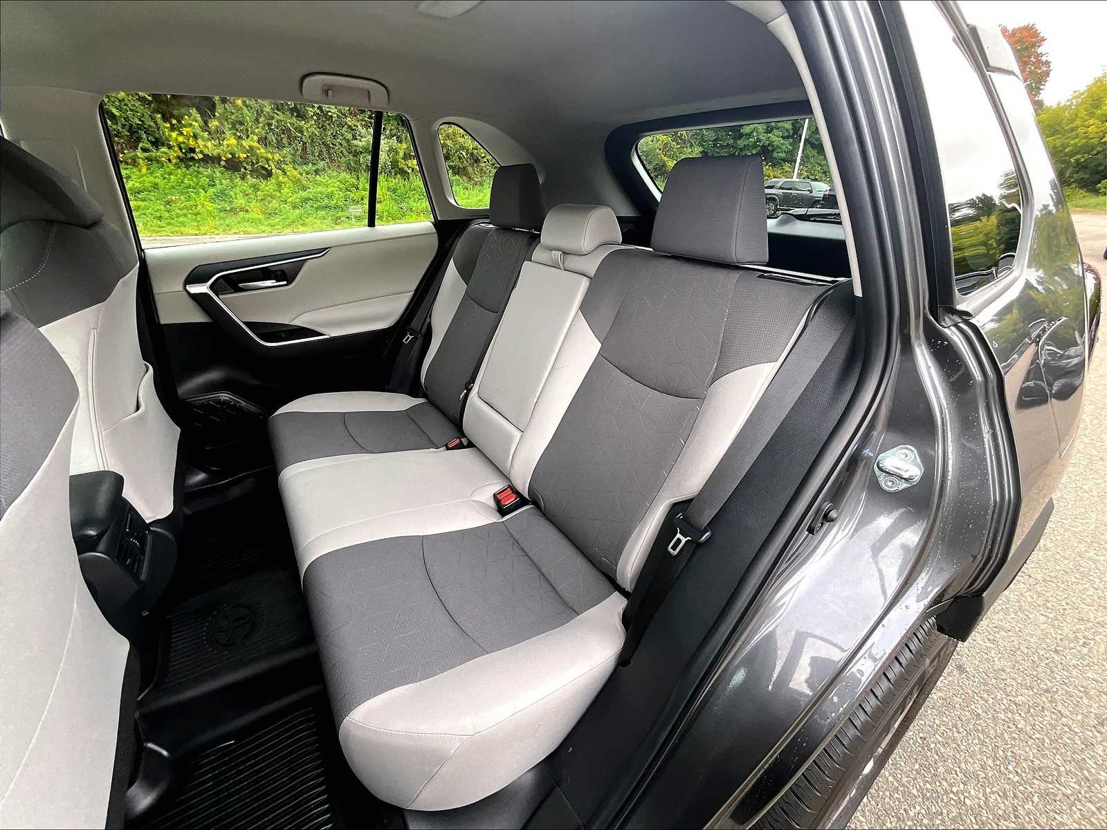2025 Toyota RAV4 XLE photo 15
