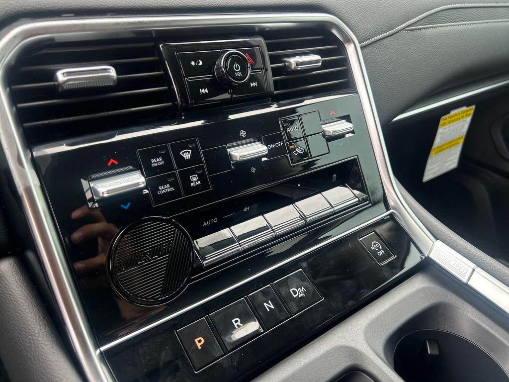 2025 Nissan Armada SV photo 33