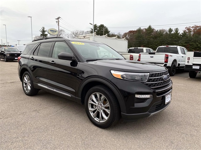 2023 Ford Explorer XLT's photo