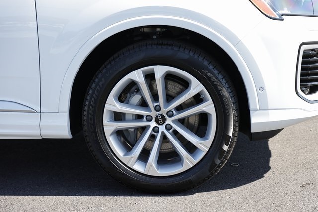 2025 Audi Q7 55 Premium Plus photo 5
