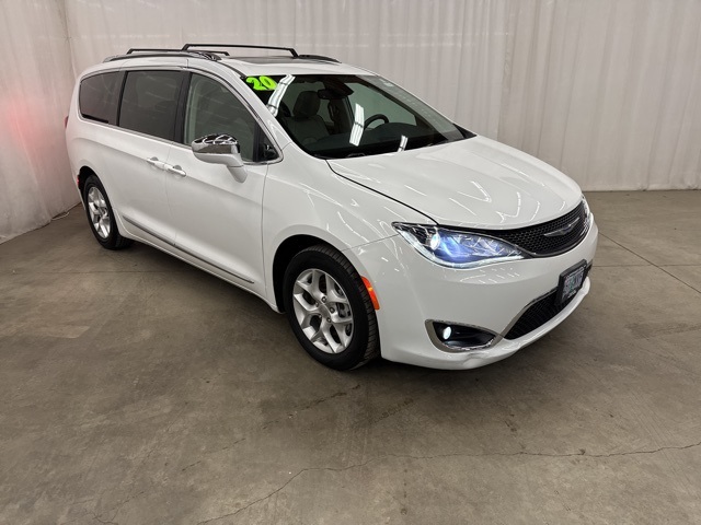 2020 Chrysler Pacifica Limited's photo