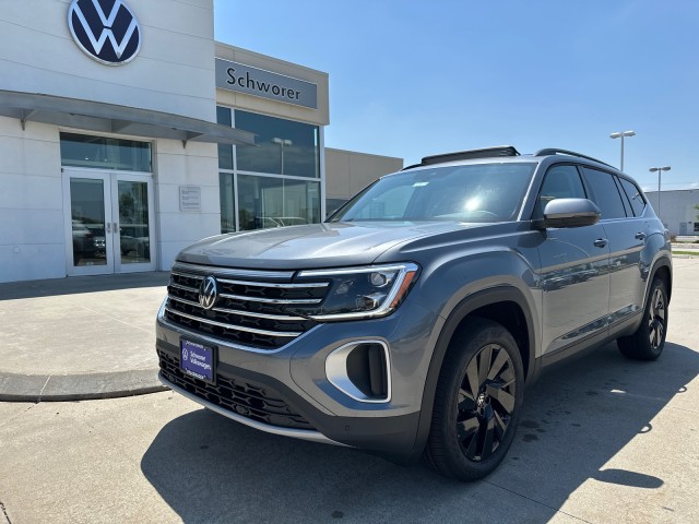 2025 Volkswagen Atlas SE Technology photo 2