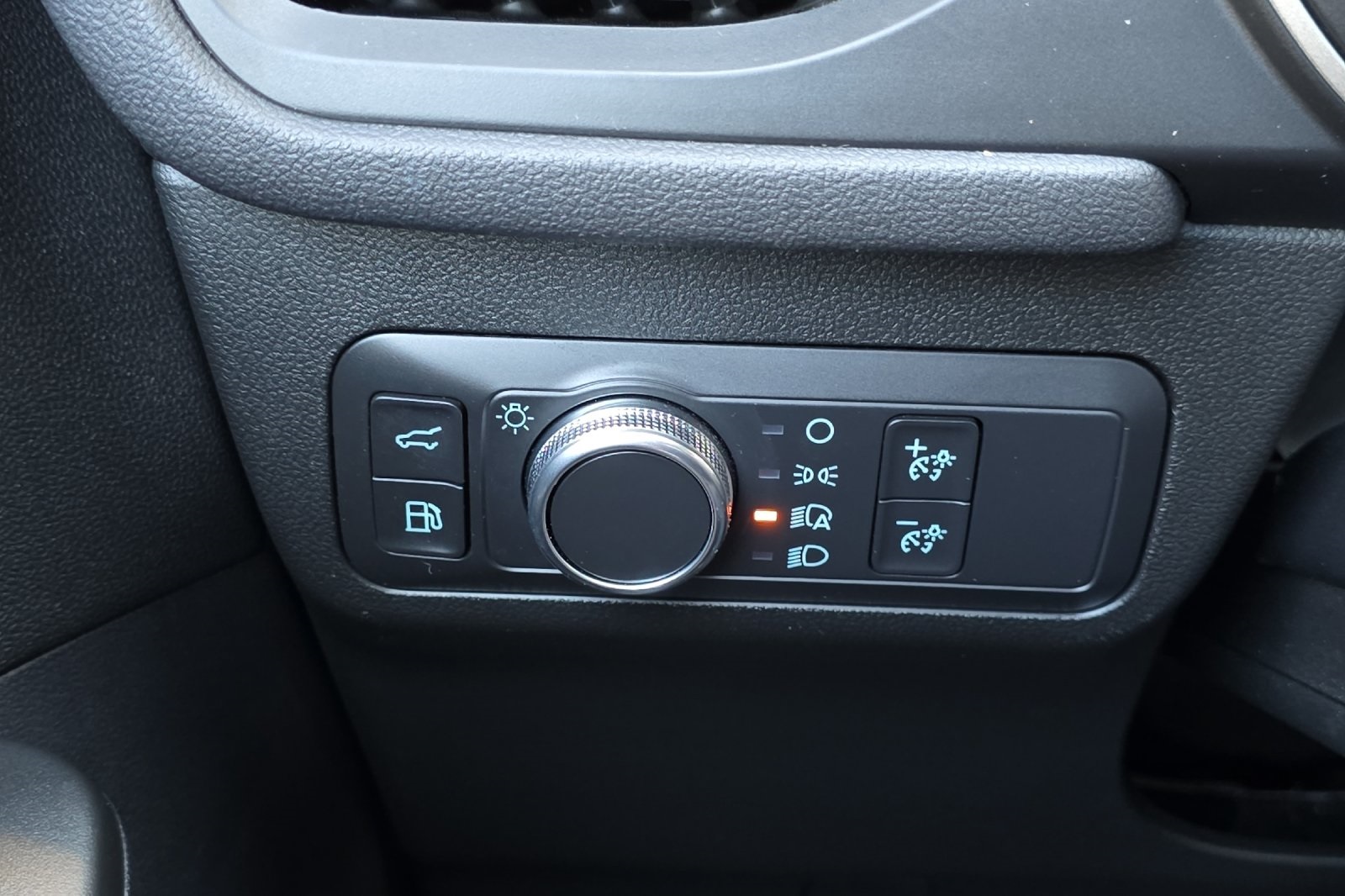 2020 Ford Escape SE Sport Hybrid photo 31
