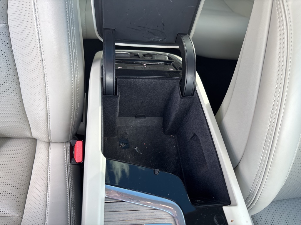 2022 Volvo XC60 B5 Inscription photo 33