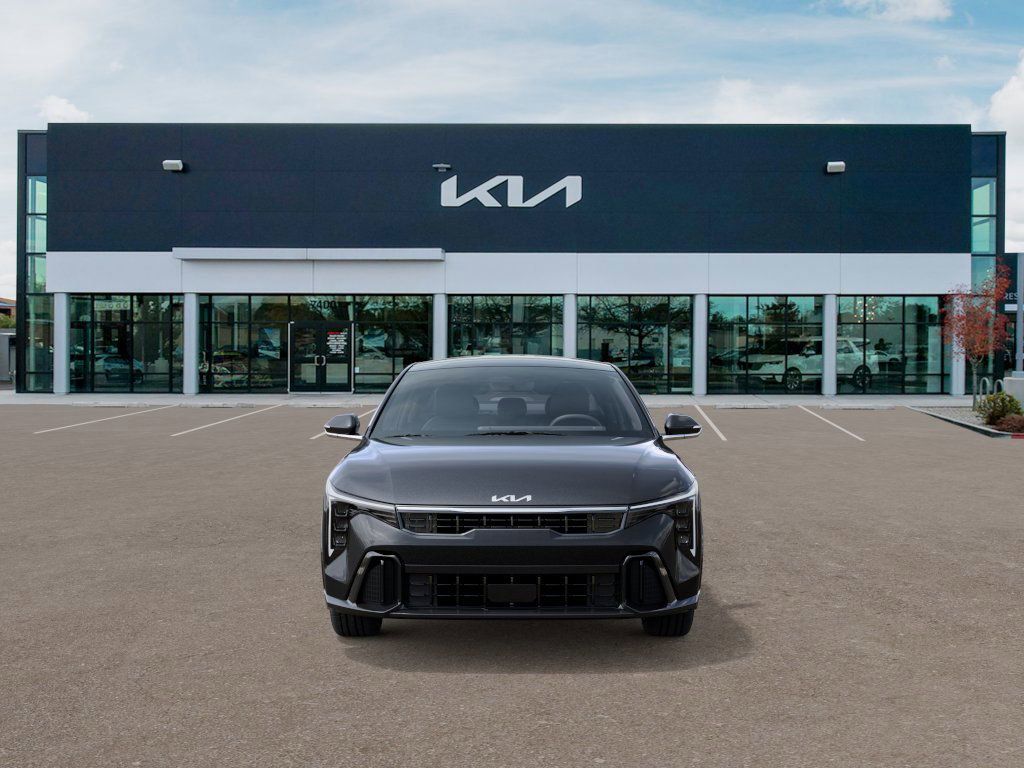 2025 Kia K4 GT-Line photo 2