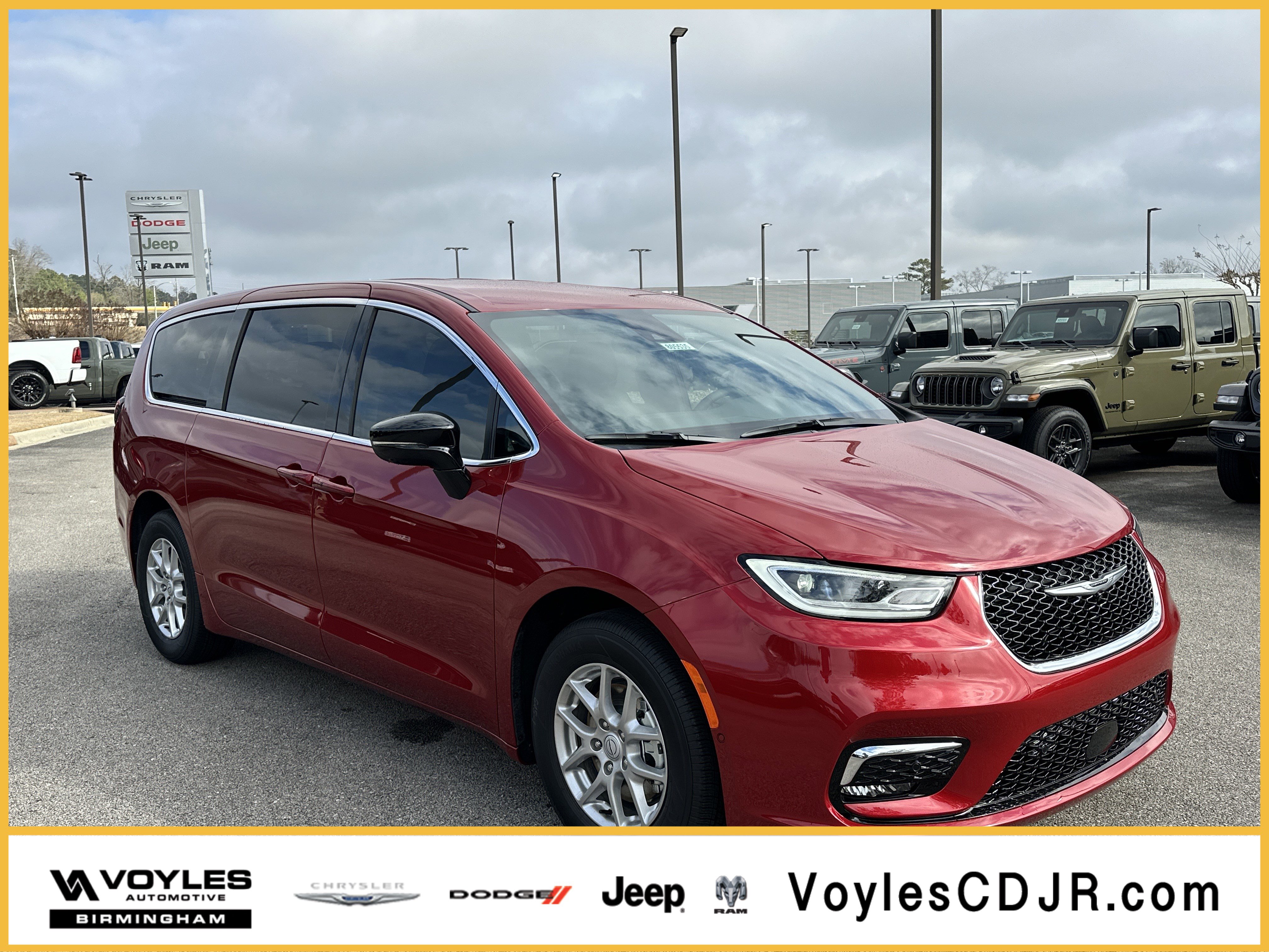 2026 Chrysler Pacifica Select's photo