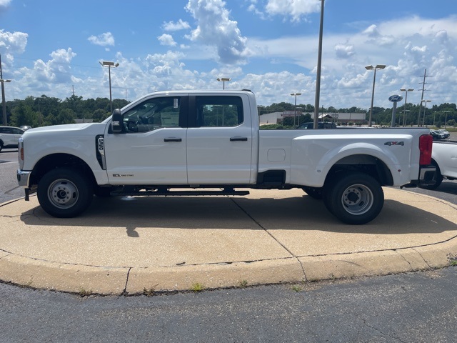 2025 Ford F-350 photo 11