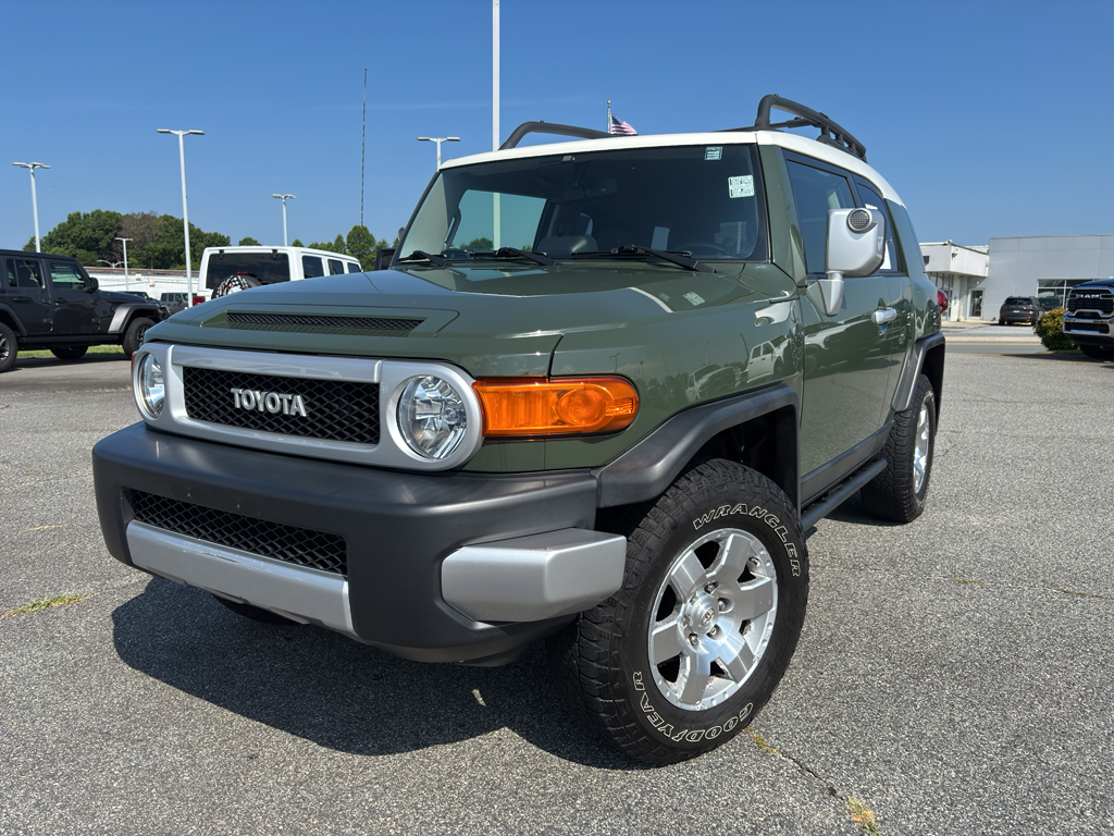 2014 Toyota FJ Cruiser Base photo 2