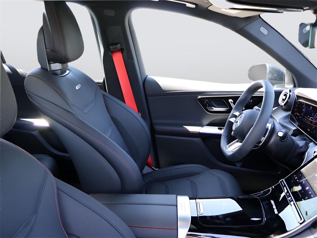 2025 Mercedes Benz GLC 43 AMG 4MATIC photo 11