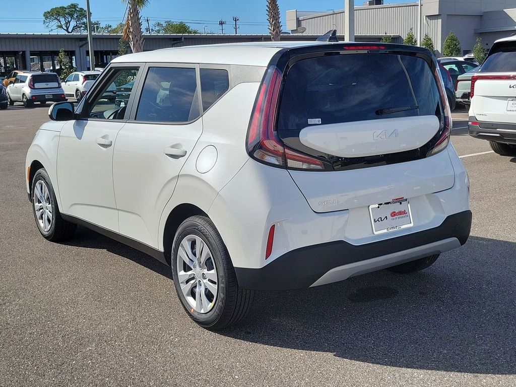 2025 Kia Soul LX photo 5