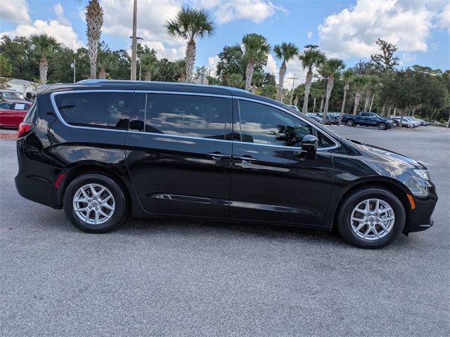 2021 Chrysler Pacifica Touring L photo 3