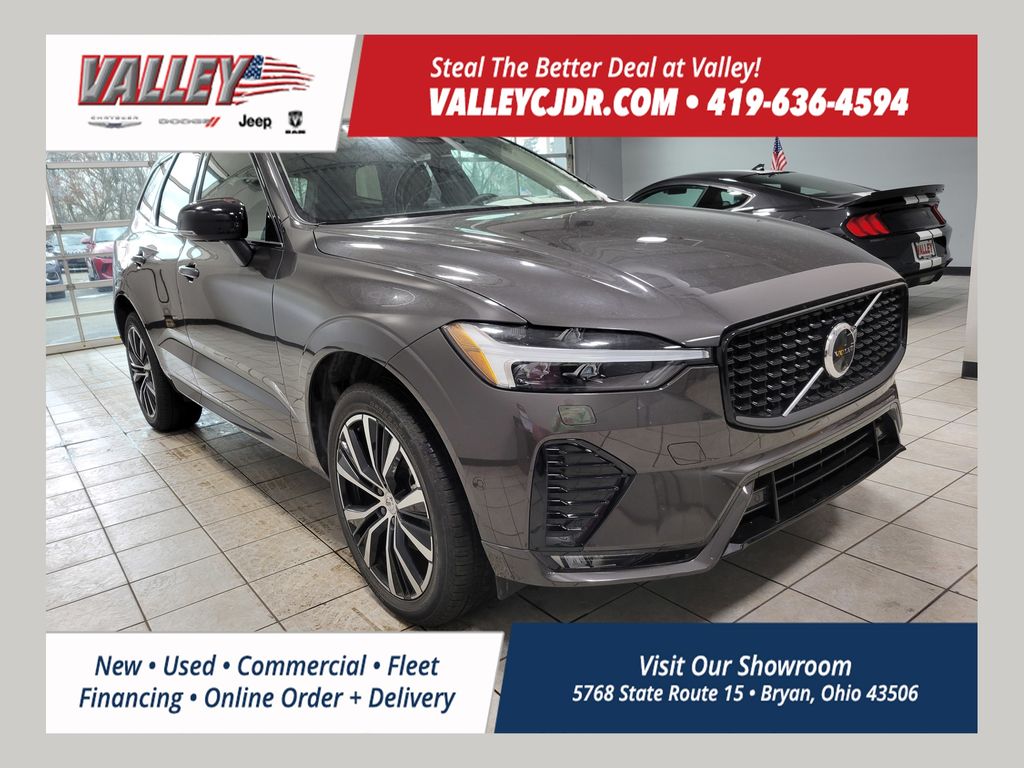 2025 Volvo XC60 Plus's photo