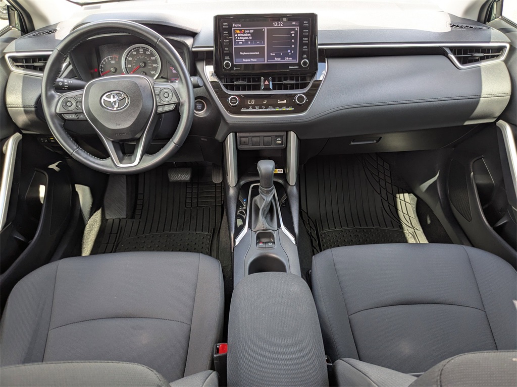2022 Toyota Corolla Cross LE photo 12