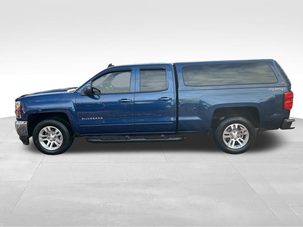 2017 Chevrolet Silverado 1500 LT photo 2