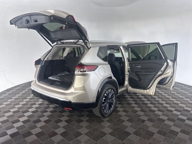 2024 Nissan Rogue Platinum photo 14