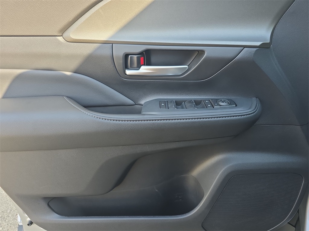 2025 Toyota Highlander Hybrid XLE photo 15